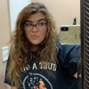 Meet your Posher, Devyn